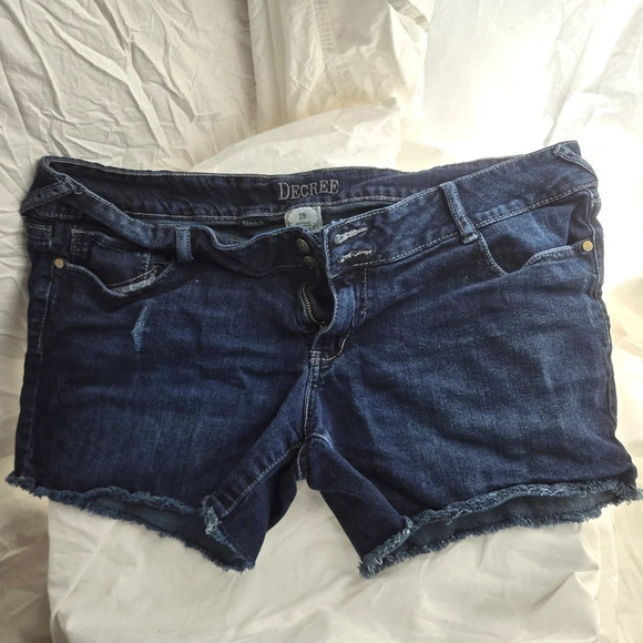 Decree Denim Shorts EUC - Picture 1 of 6